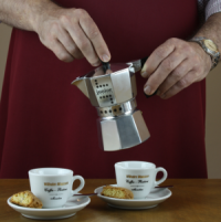 Espressokocher - Kaffee eingießen und genießen